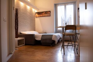 Bügeleisen/Bügelbrett, Reisekinderbett, kostenloses WLAN, Bettwäsche