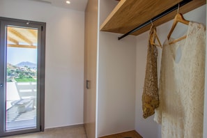 Departamento, baño privado, vista al mar | Interior