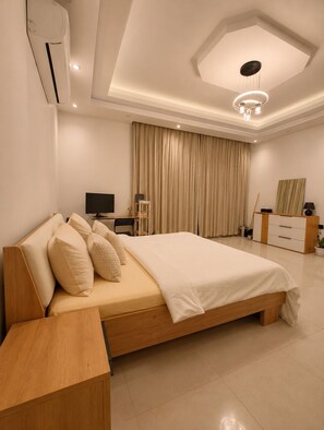 5 bedrooms, iron/ironing board, WiFi, bed sheets - Spacious 5-bedroom Villa Ajman perfect for families (Ajman)