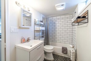 Bathroom - Cozy Studio with King Bed & Pet-Friendly Stay in Reno (Reno)