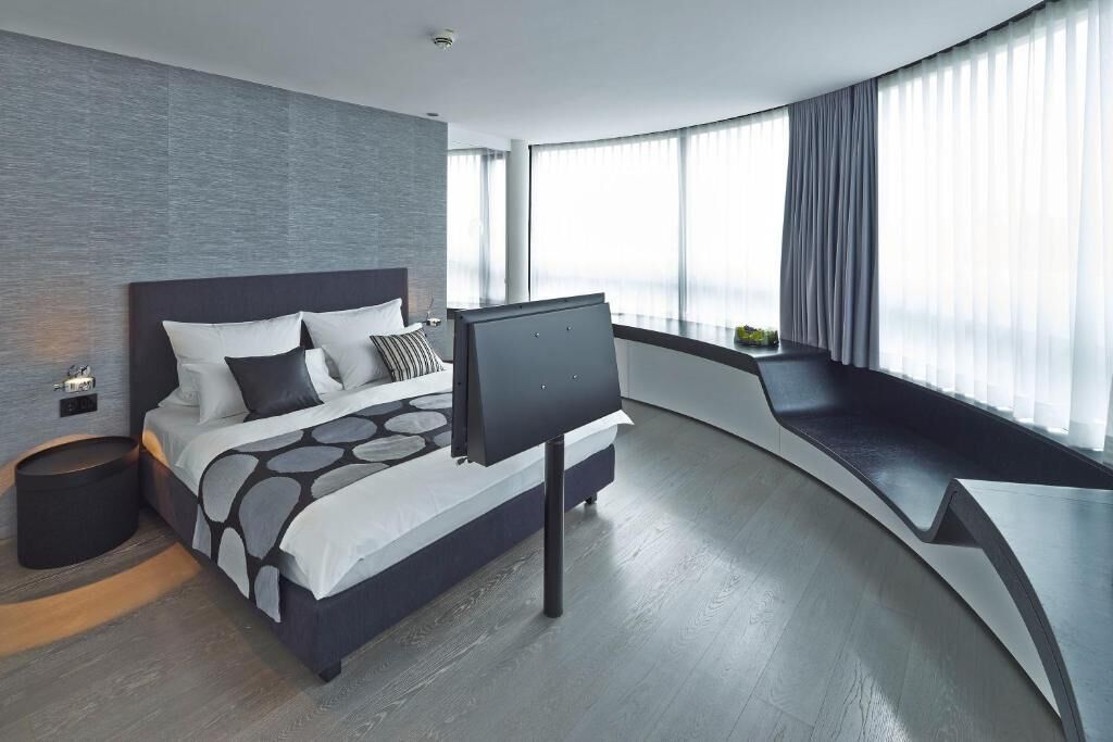 Comfort Suite | In-room safe, desk, soundproofing, free WiFi