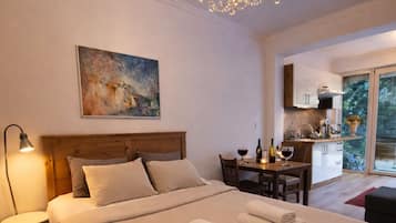 Standard Studio, 1 King Bed, Non Smoking, Kitchen | Free WiFi