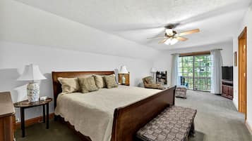 3 bedrooms, desk, WiFi, bed sheets