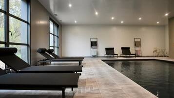 Superior-Doppelzimmer, Gartenblick | Pool | Innenpool