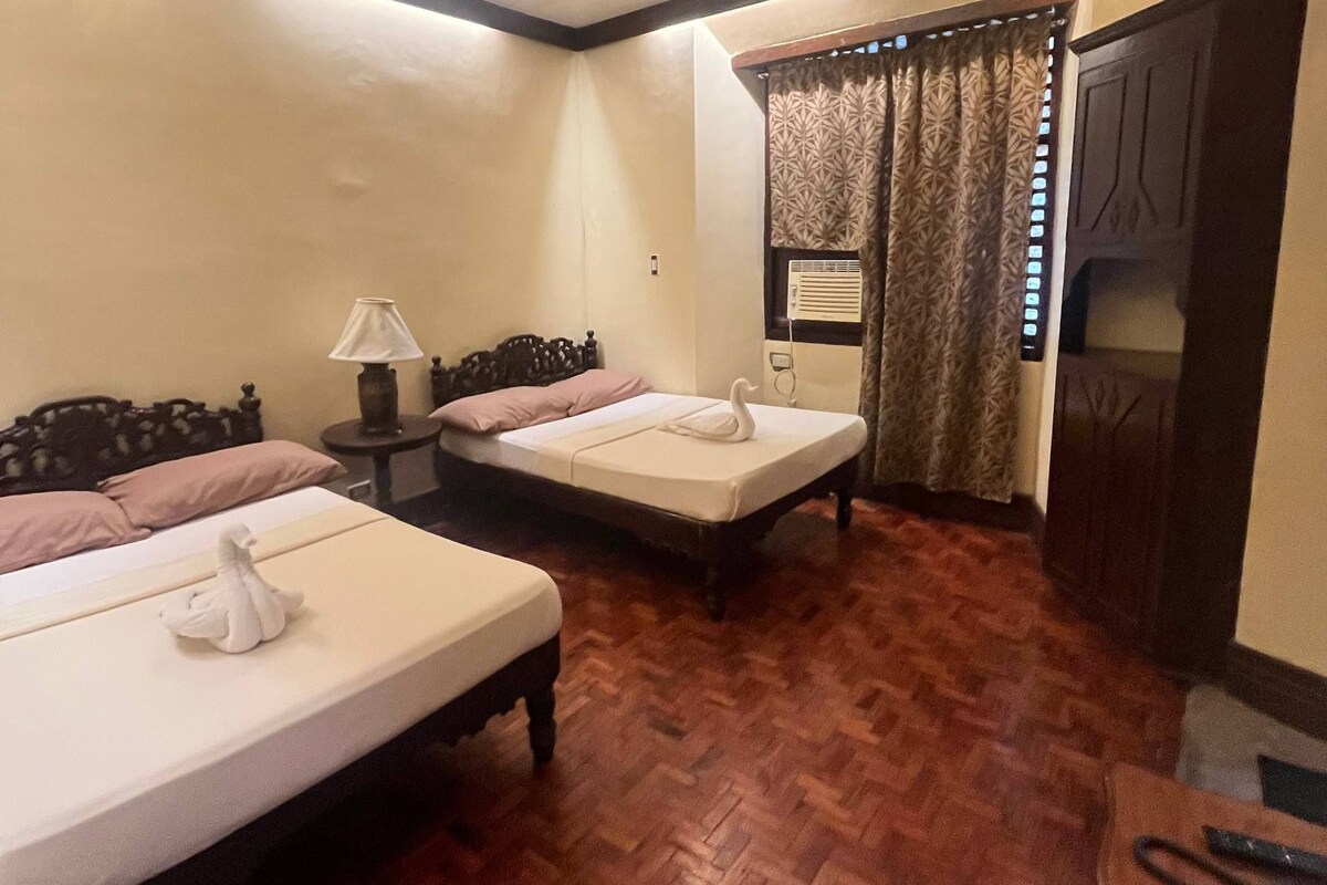 Standard Quadruple Room | Desk, laptop workspace, soundproofing, WiFi (free)