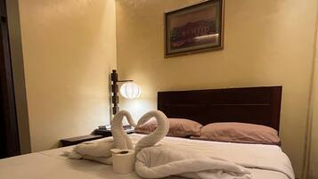 Desk, laptop workspace, soundproofing, WiFi (free)