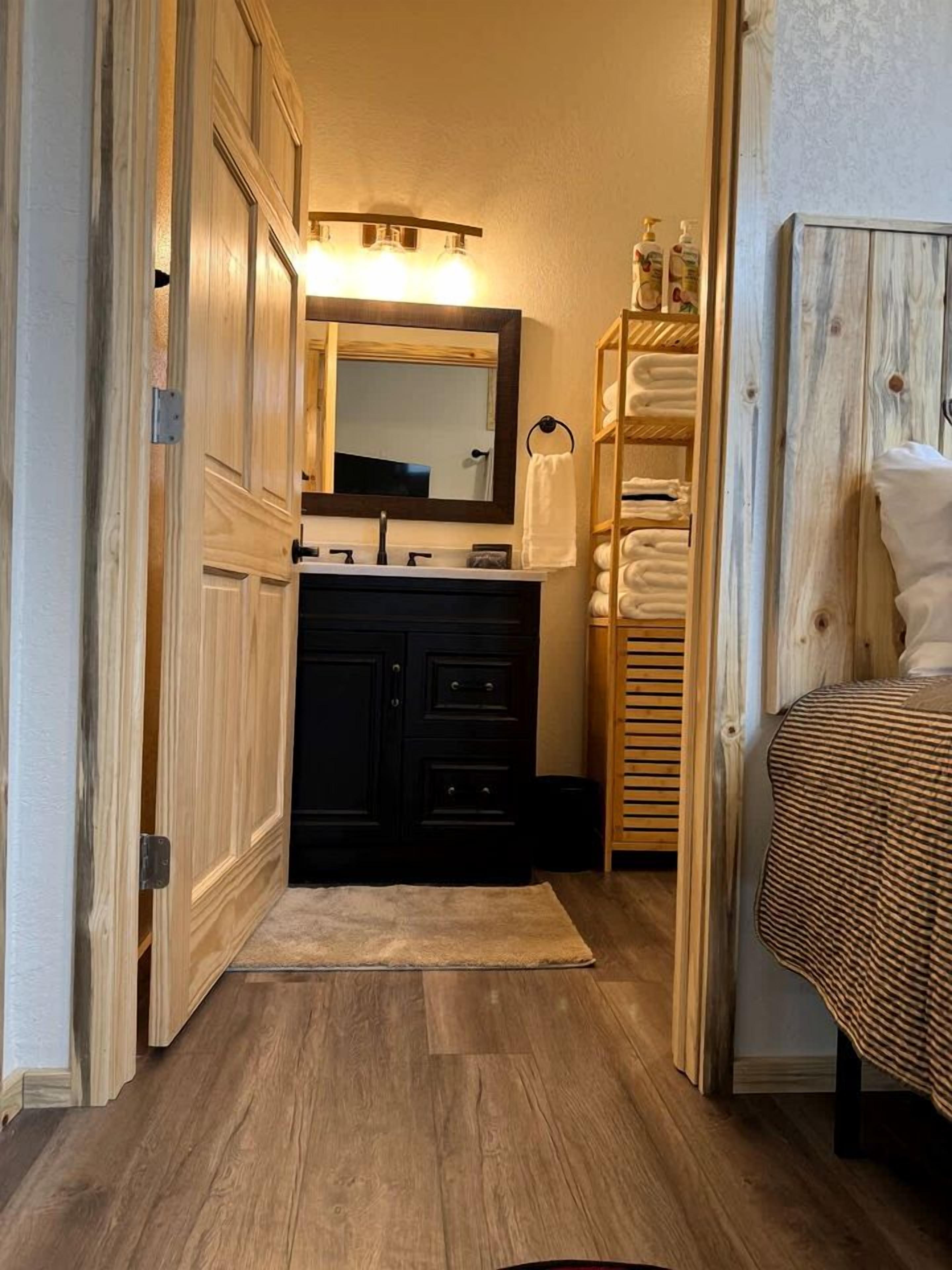 2 dormitorios, tabla de planchar con plancha, wifi y ropa de cama