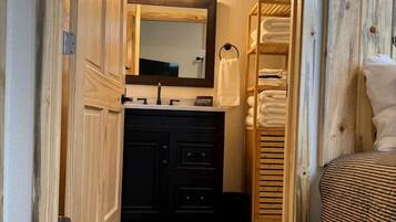 2 dormitorios, tabla de planchar con plancha, wifi y ropa de cama