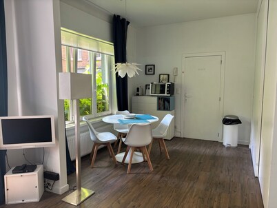 A peaceful apartment in the historic center, between Grand Place and the Cathedral.