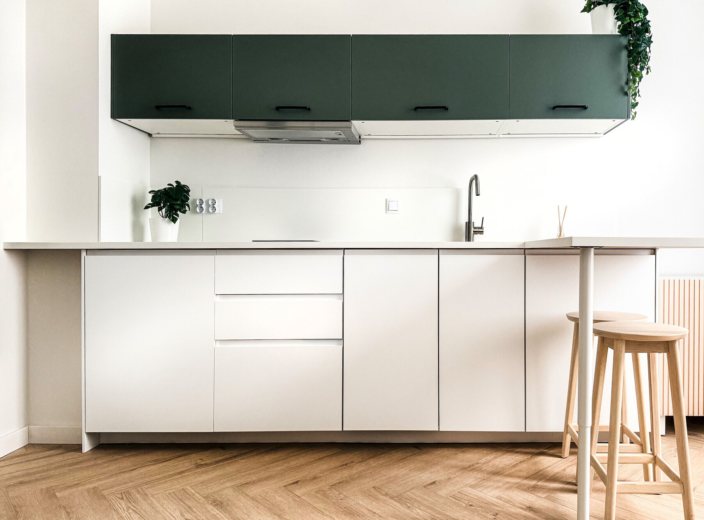 Coffee/tea maker, fridge, microwave, dishwasher