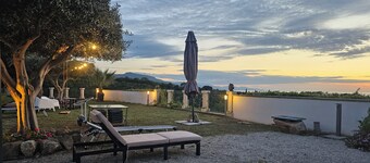 Villa Magical Sunsets: Independent accommodations with private entrances and terraces.