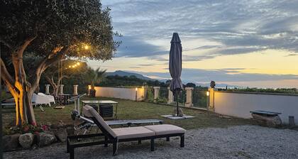 Villa Magical Sunsets: Independent accommodations with private entrances and terraces.