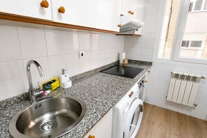 Fridge, microwave, oven, dishwasher - 1A173 Cozy Apartment in Gijón (Gijón)