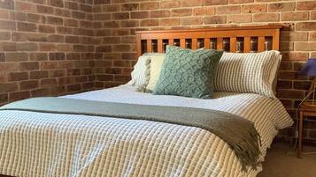2 bedrooms, desk, iron/ironing board, free WiFi