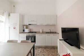 Private kitchen - House on the River (Venezia)