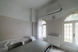 Dining - House on the River (Venezia)