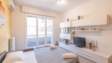 Tabla de planchar con plancha, wifi gratis y ropa de cama