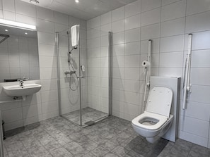 Superior Apartment | Bathroom