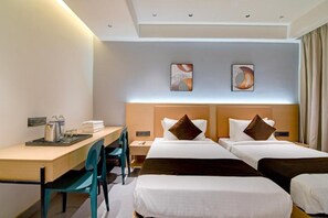 Desk, free WiFi - Eco Corporate Inn 3 By Carlton Suites (Kolkata)