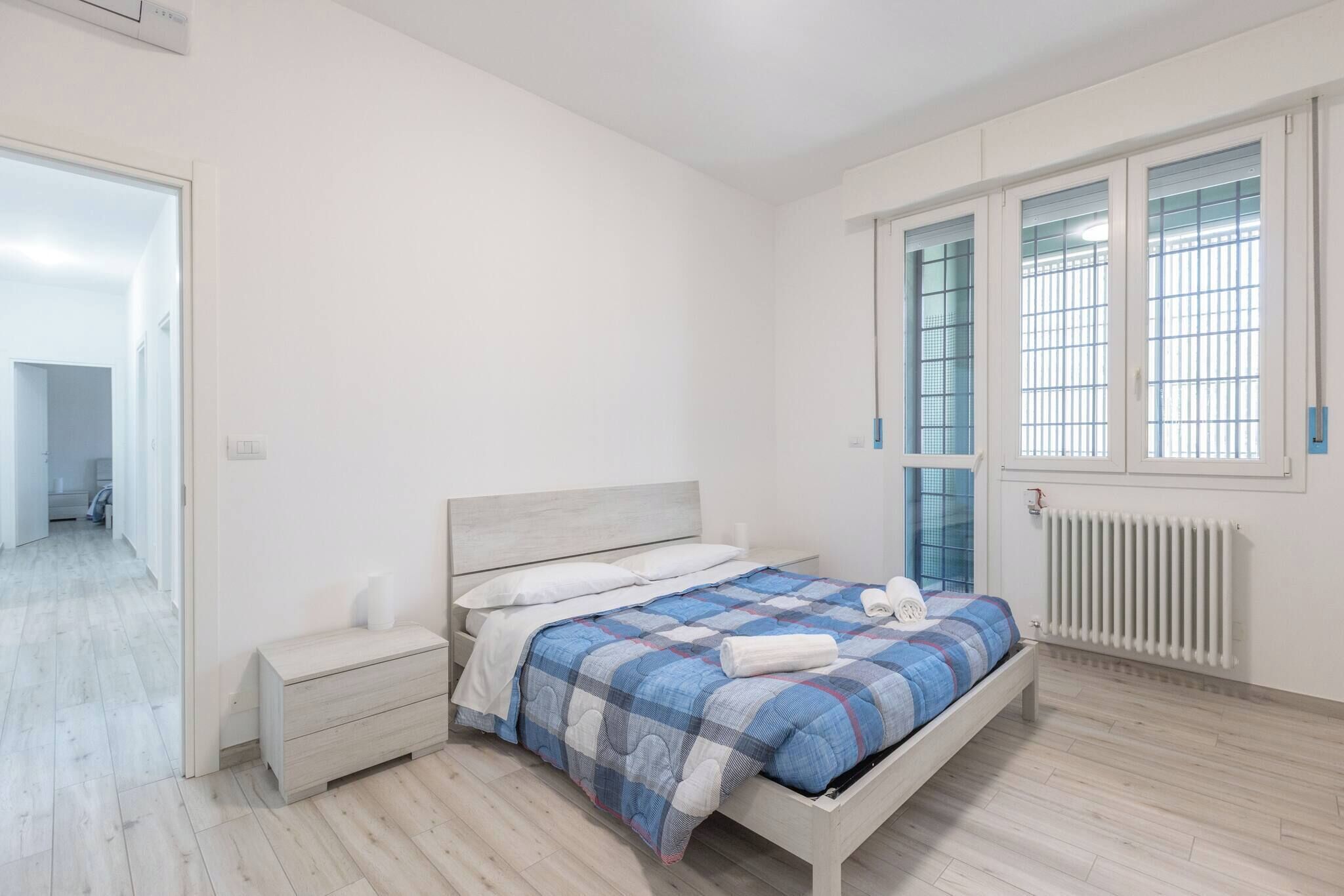 Een strijkplank/strijkijzer, gratis wifi, beddengoed