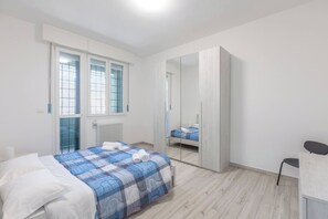 3 室のベッドルーム、アイロン / アイロン台、WiFi (無料)、ベッドシーツ
