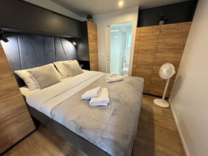 2 bedrooms, iron/ironing board, internet, bed sheets - Mobile Home Saky, Camp Soline (Biograd na Moru)