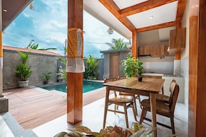 In-room dining - Karang Sari Villas Ubud (Ubud)