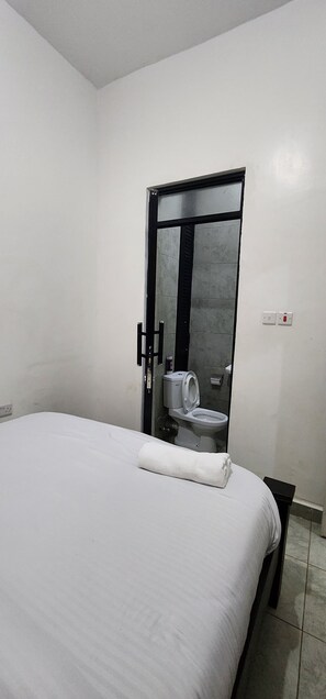 Haartrockner, Bidet, Handtücher, Seife