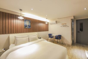 Deluxe Double Room | Desk, WiFi (free) - seomyeon hotel band (busanjin district)