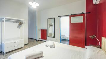 Iron/ironing board, free WiFi, bed sheets