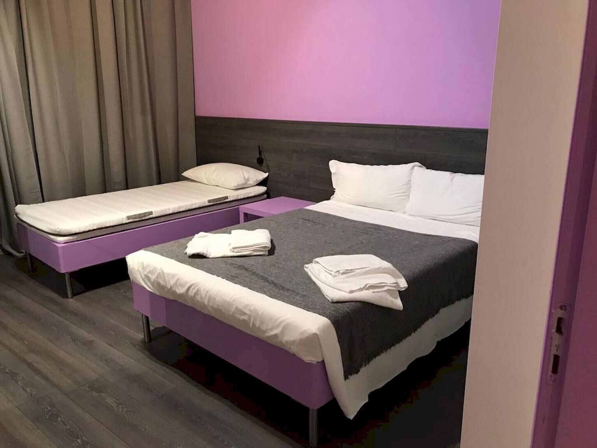Bügeleisen/Bügelbrett, Reisekinderbett, kostenloses WLAN, Bettwäsche