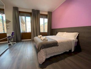 Bügeleisen/Bügelbrett, Reisekinderbett, kostenloses WLAN, Bettwäsche
