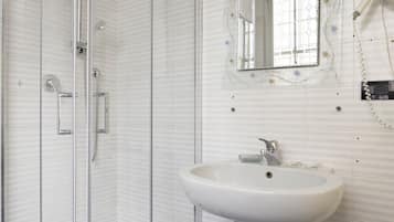Dusche, Haartrockner, Bidet, Handtücher