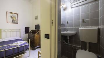 Dusche, Haartrockner, Bidet, Handtücher