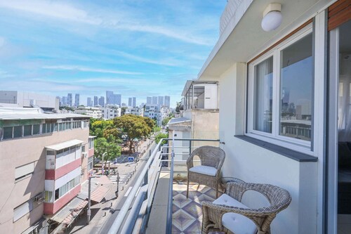 Sunny City 1BR in Shenkin st  by HolyGuest