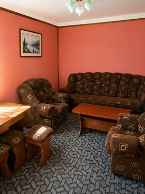 Living area - Sevan Shoghakat family cottage (Shoghakat)