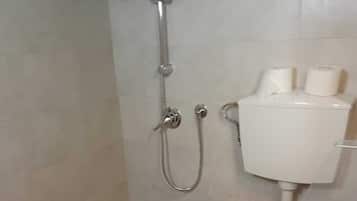 Doccia, asciugacapelli, asciugamani, sapone