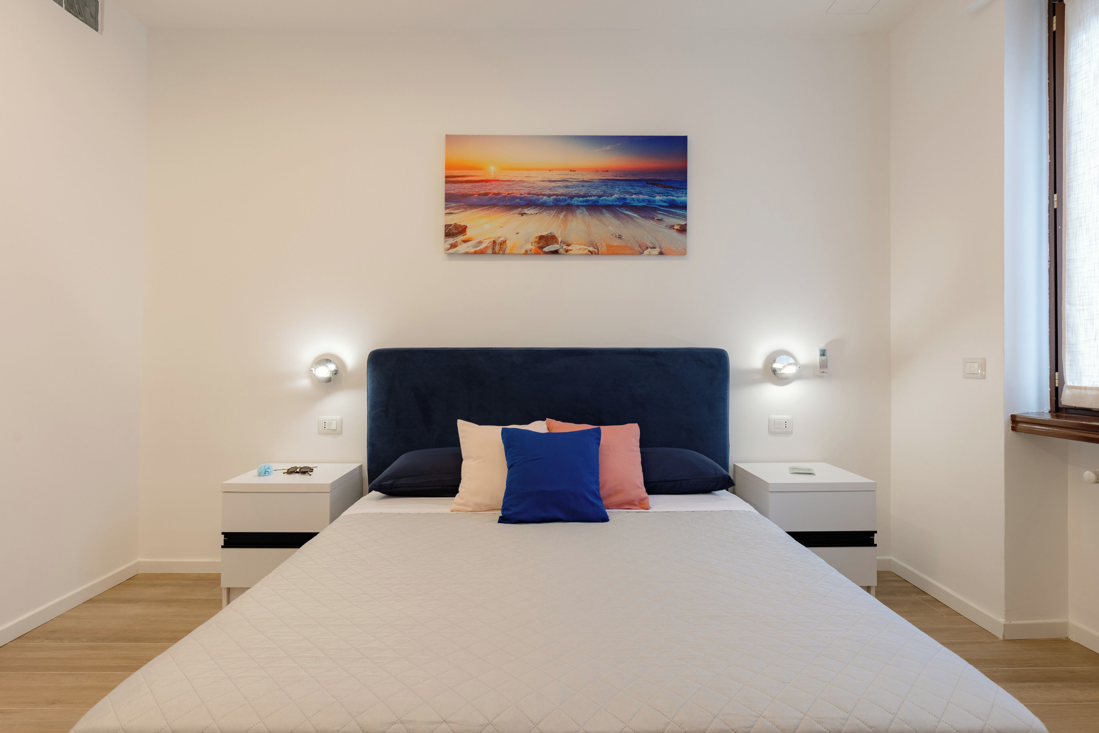 Cortinas blackout, tabla de planchar con plancha y wifi gratis 