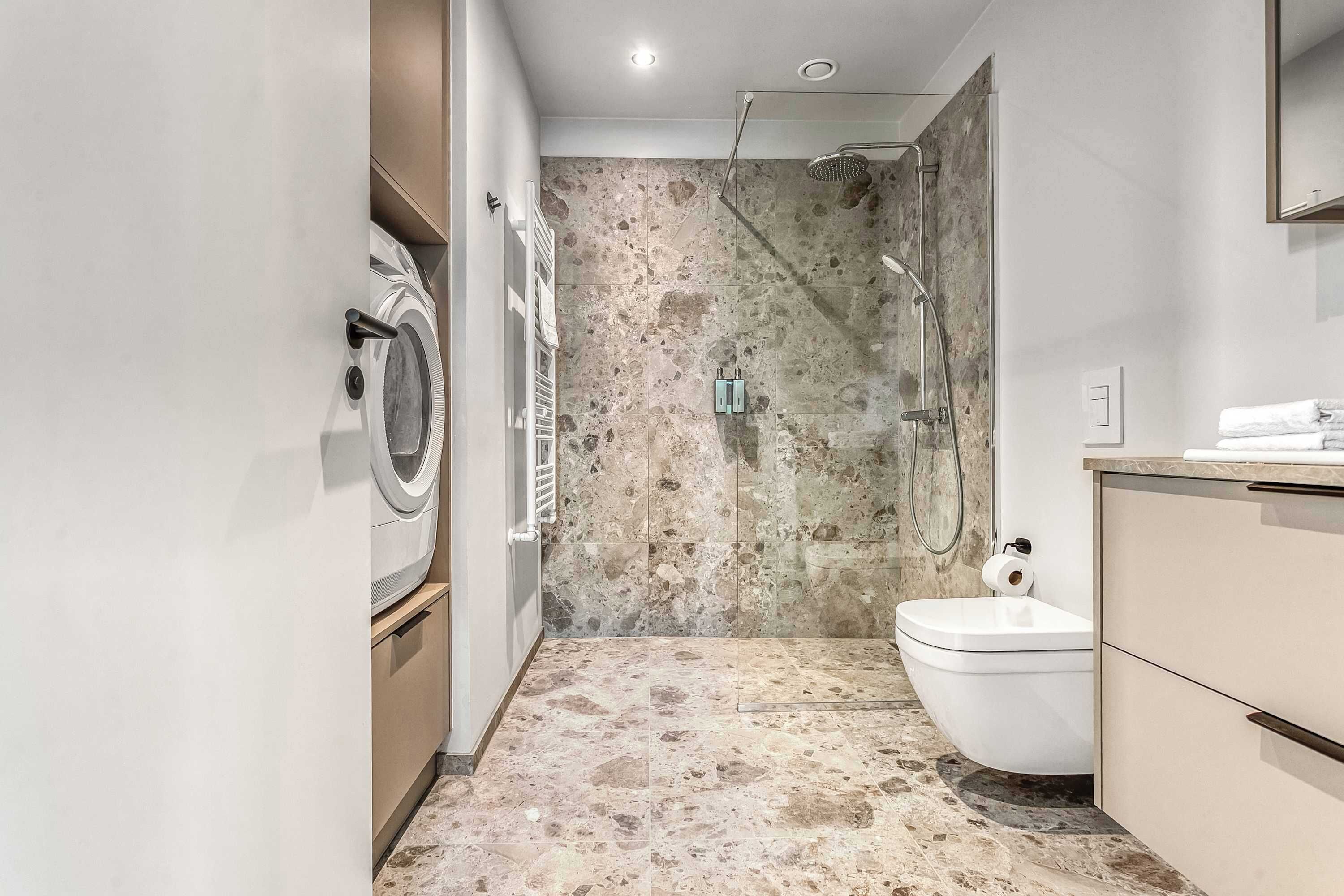 Shower, hair dryer, towels, shampoo