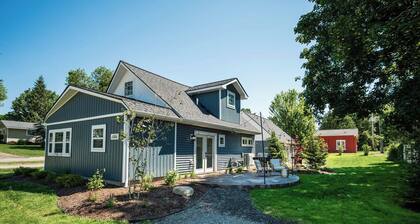 Hans: 3 bedroom, 2 Bath In town charmer