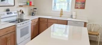 Hans: 3 bedroom, 2 Bath In town charmer
