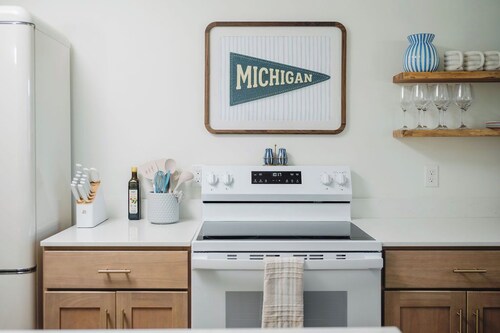 Hans: 3 bedroom, 2 Bath In town charmer
