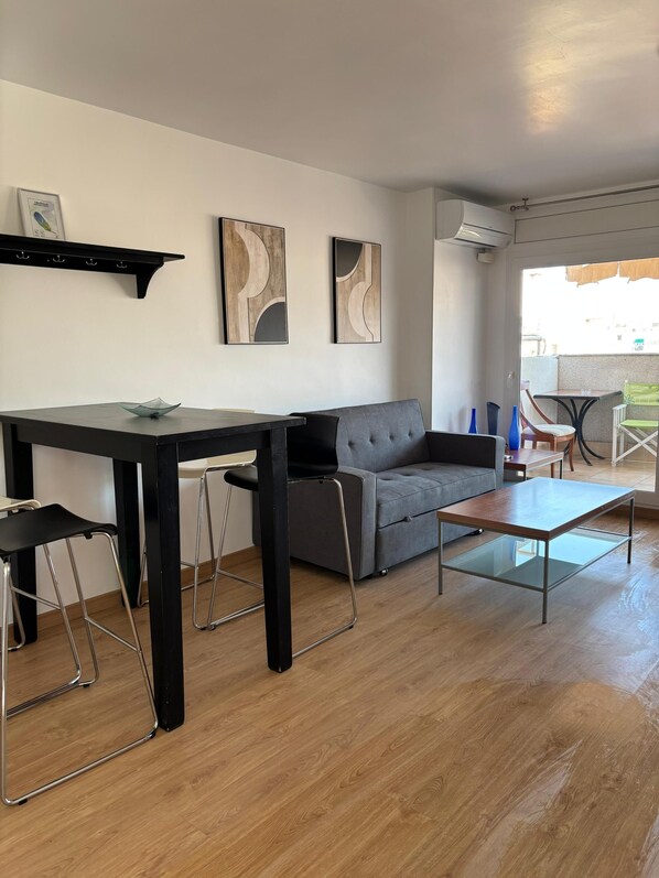 Living area - Ramon Apartment (Tarragona)
