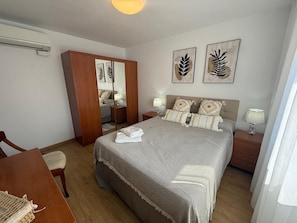 Room - Vrbo Property (Tarragona)
