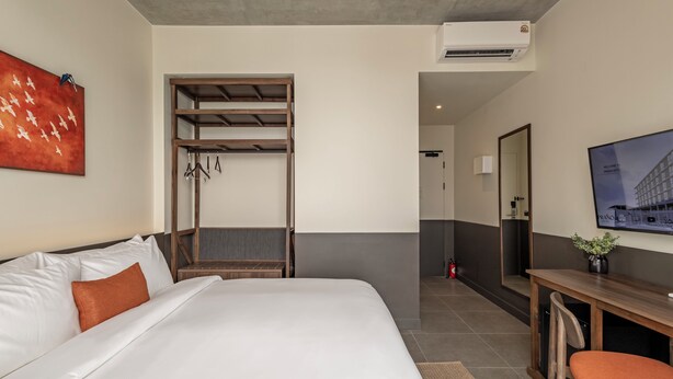 Deluxe Corner Room