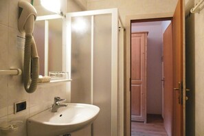 Free toiletries, hair dryer, towels, soap - Hotel Malga Passerella (Trentino-Alto Adige)