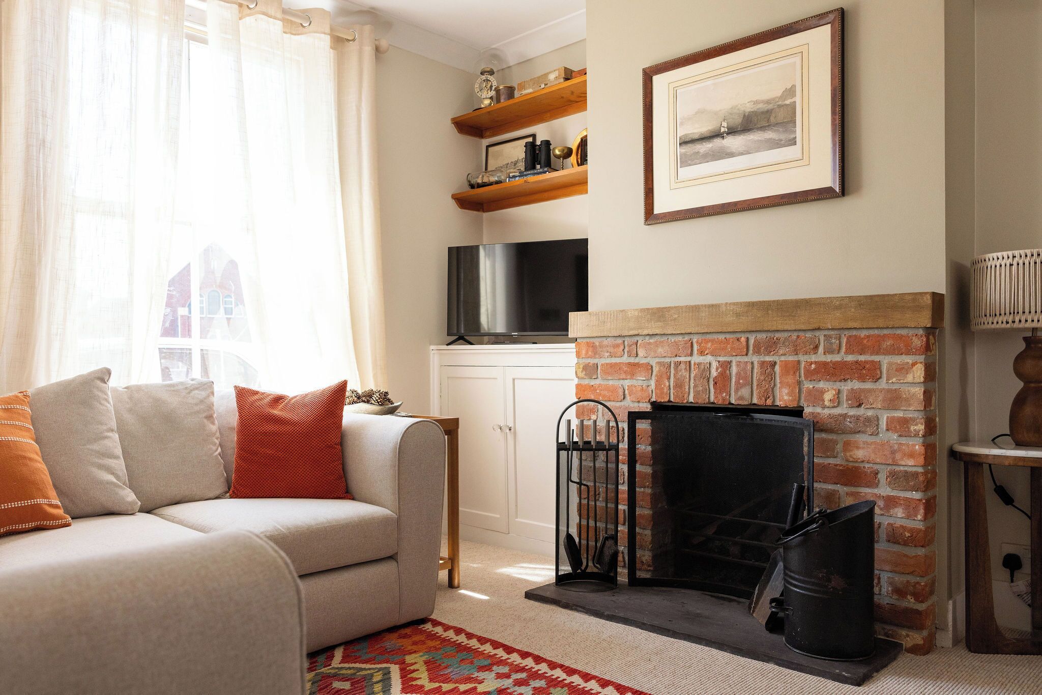 TV, fireplace