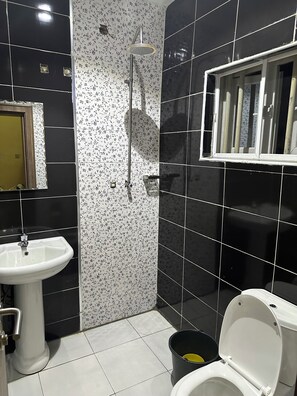 Classic Double Room | Bathroom - Miraph Apartment II (Abuja)