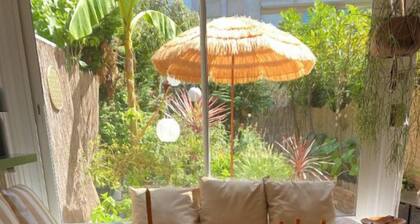 Perle rare, un pavillon de verdure à Paris Exotique et raffiné