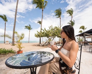 Outdoor dining - Wake Up to the Ocean | Caribbean Beachfront Resort (Puerto Plata)